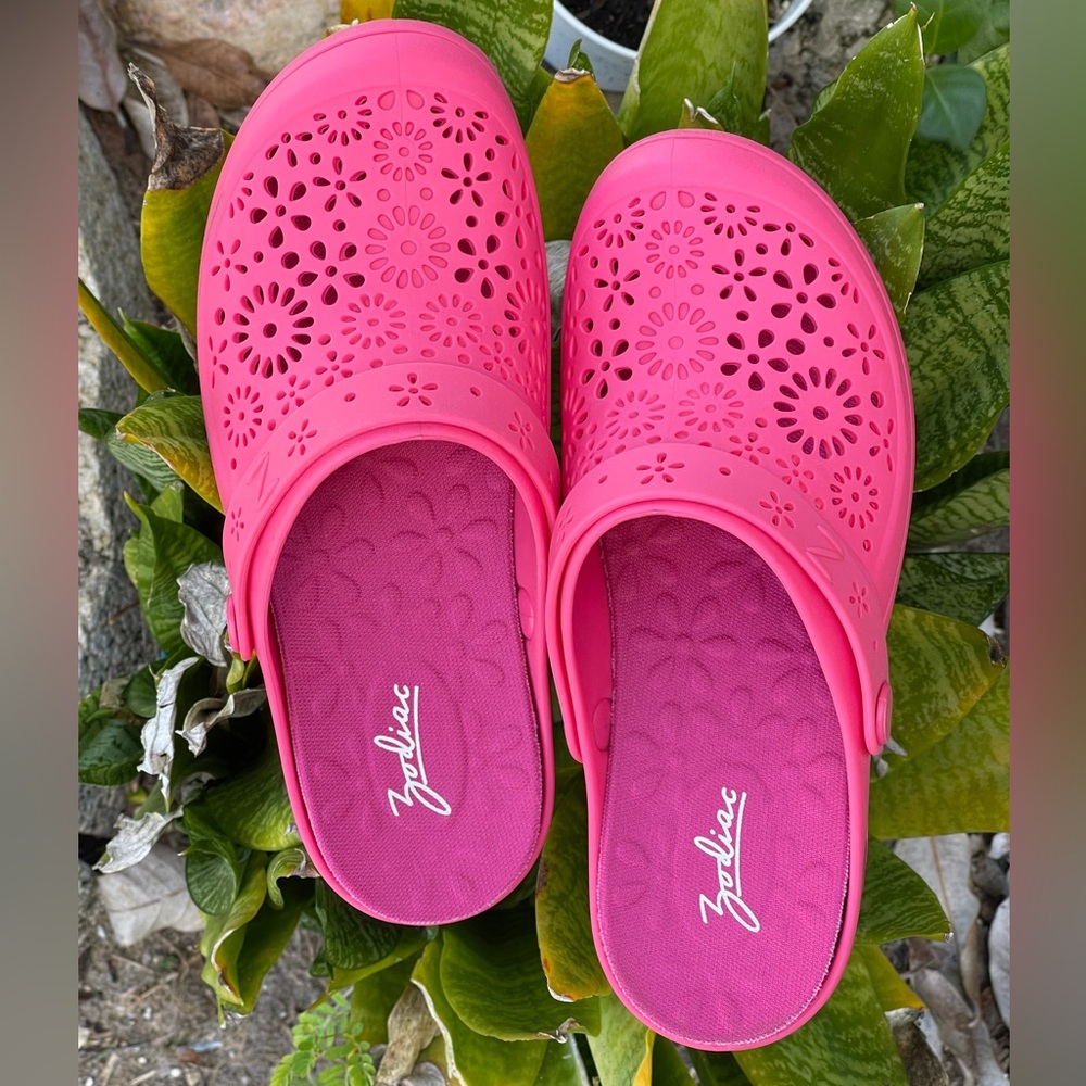 ZODIAC Swivel Strap Clogs Floral Flamingo